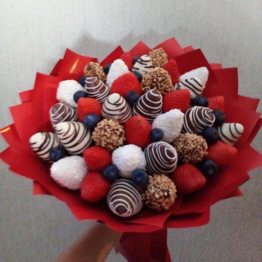 Bouquet of chocolate-covered strawberries and blueberries