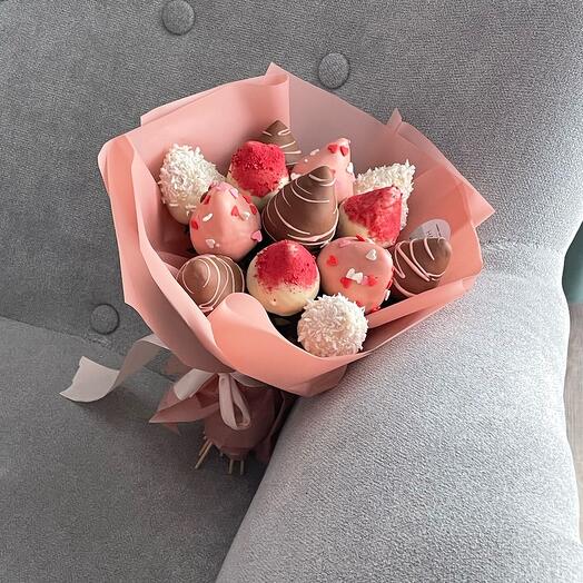 Букет из клубники в шоколаде «LOVE U»