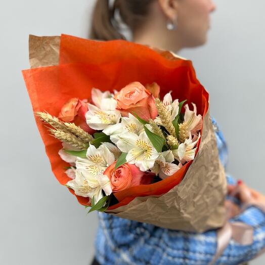 Букет «Тыквенный пай» (роза кахала, альстромерия, пшеница)