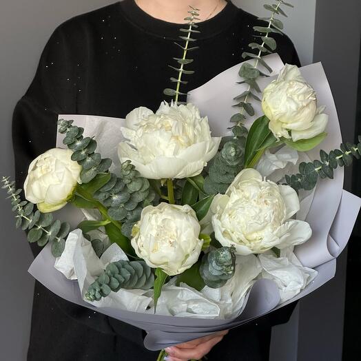Букет из 5 пионов