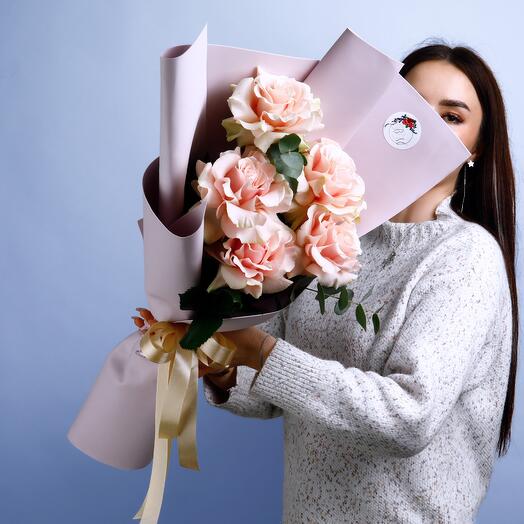 5 pcs French rose, with eucalyptus