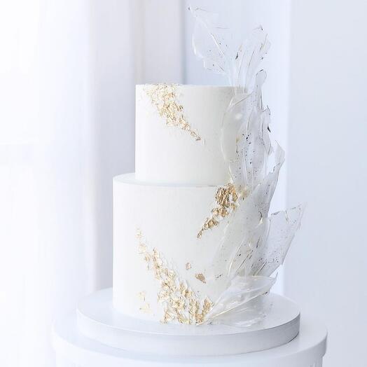 Hochzeitstorte mit Blattgold und Reispapiersegeln