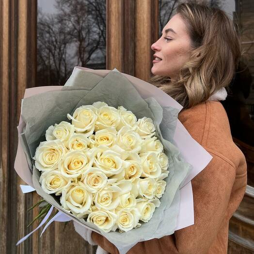25 Белых Роз premium 50см