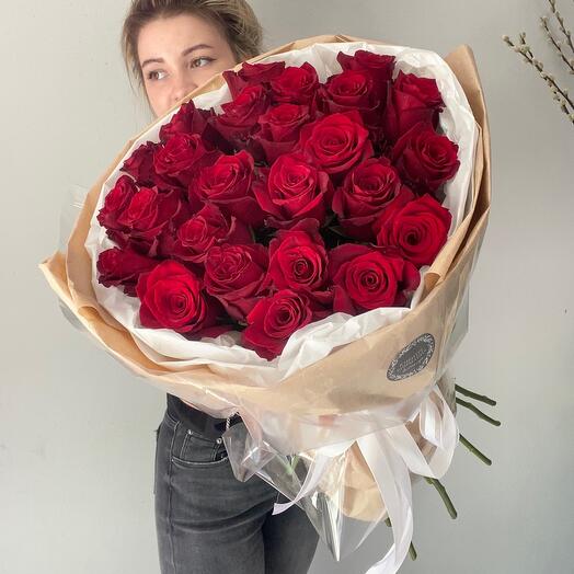 Красные розы 25 штук