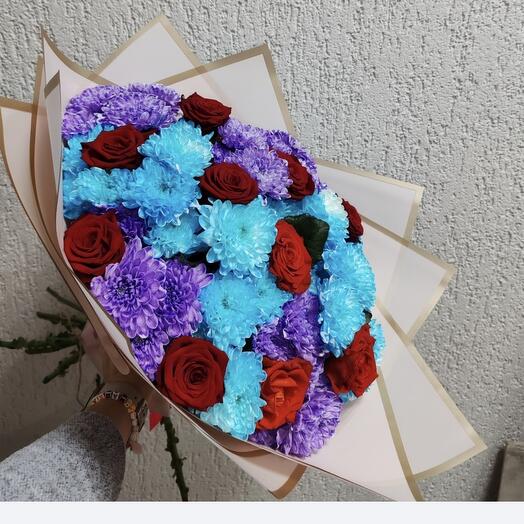Букет из роз и хризантем