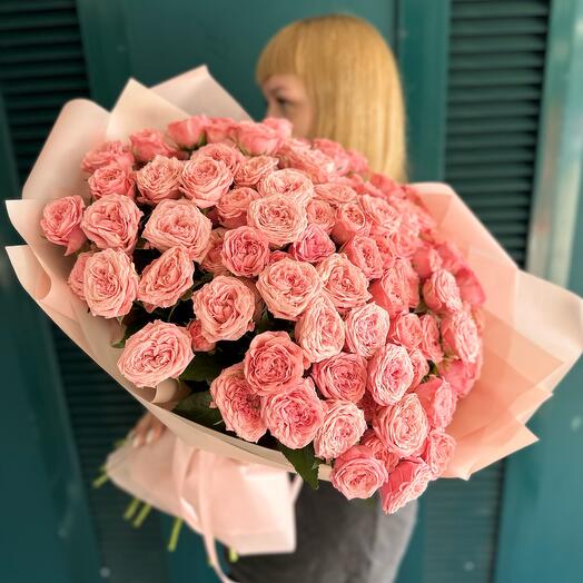 Букет из коралловых пионовидных роз