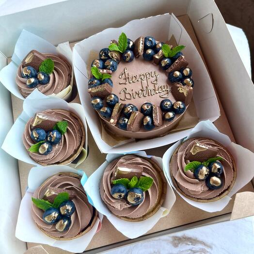 Juego de pastel de Bento y 5 cupcakes surtidos con chocolate y bayas para cumpleaños feliz cumpleaños