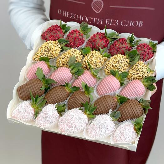 Клубника в шоколаде в наборе «Глэм», 25-30 ягод