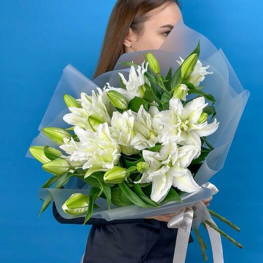 Букет белых королевских лилий