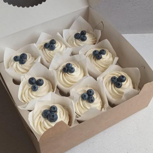 Набор капкейков с голубикой на день рождения