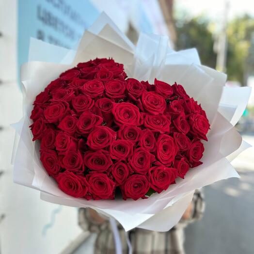 Букет из 51 красной розы «Сердце»