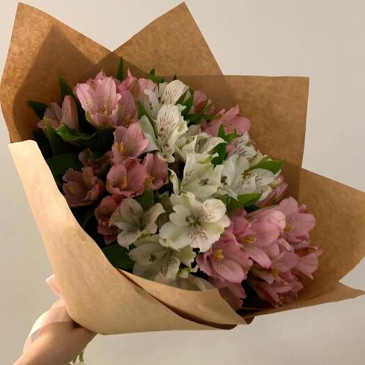 Альстромерия белая и розовая 💕 в крафте