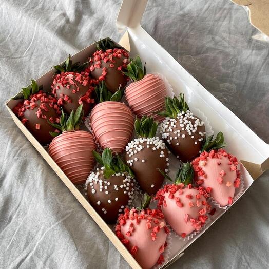 Клубника в шоколаде набор «Сладкий день» - 12 ягод
