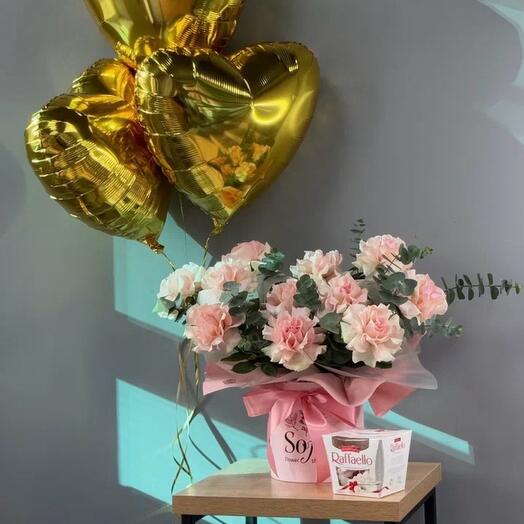 Sofi flower shop комбо композиция из роз + шары + Raffaello