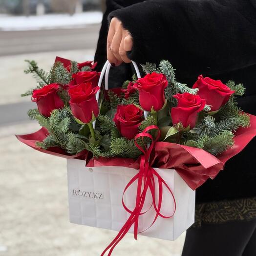 Сумочка из хвои и роз️