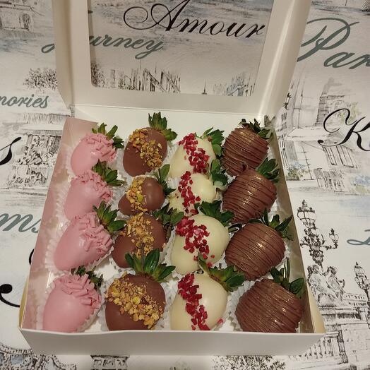 Клубника в шоколаде " Гламур " 16 шт