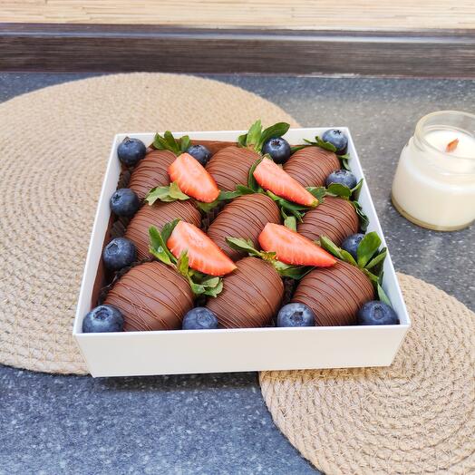 Клубника в шоколаде «Classic mini Ягодный микс» 9 ягод