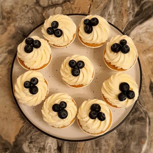 Капкейки 9 штук с кремом маскарпоне на день рождения, девушке, подруге, на праздник с ягодами