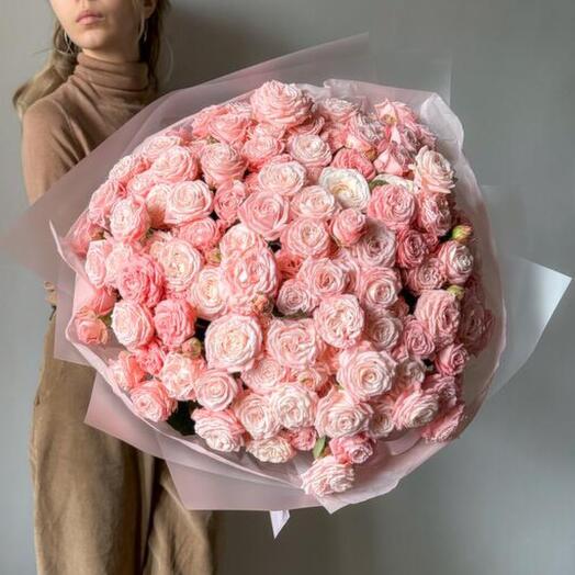 Un gran ramo de rosas delicadas en forma de peonía "para ella"