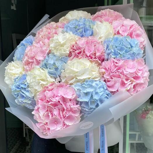 Роскошный букет гортензий