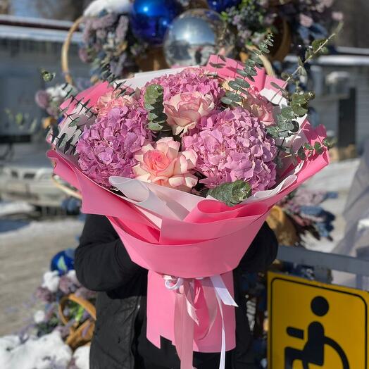 Букет микс с гортензией