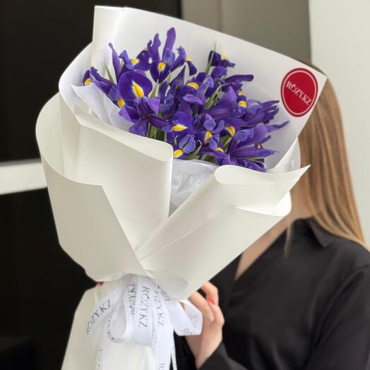 Букет из 19 ирисов