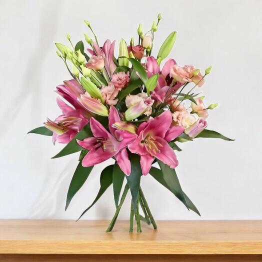 Pembe Lilyum ve Lisianthus Buketi