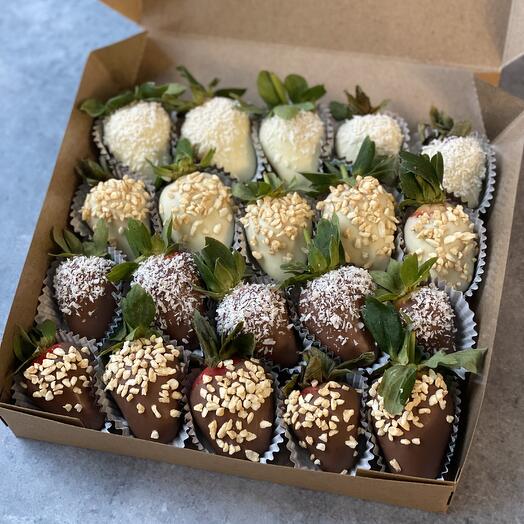 Клубника в шоколаде микс (16-20🍓)