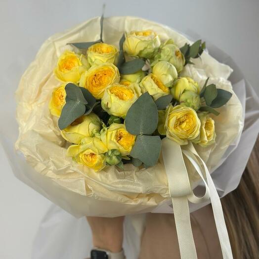 Яркий солнечный букет кустовые пионовидные жёлтые розы Silva Sunny как пионы размер