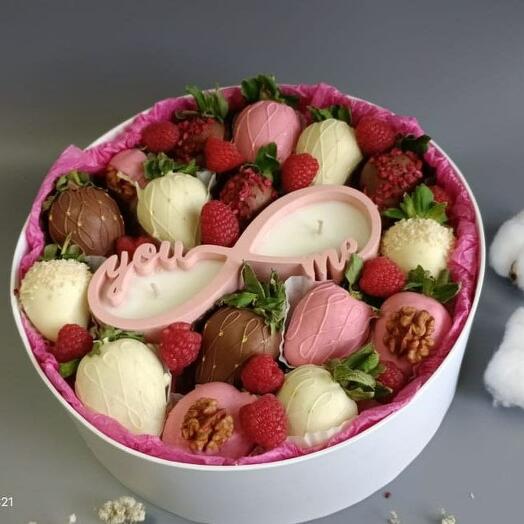 Conjunto de fresas cubiertas de chocolate