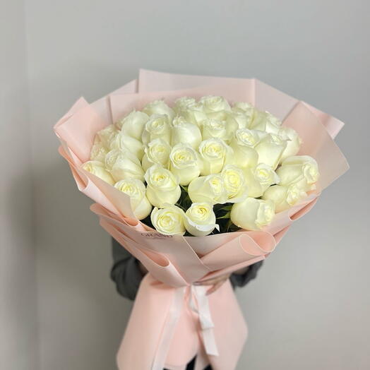 Монобукет из белых роз