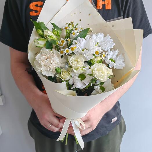 Букет комплимент в нейтральной гамме "Внимание"