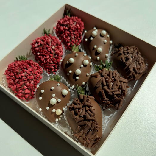 Набор из клубники в молочном шоколаде Callebaut 9-12 ягод