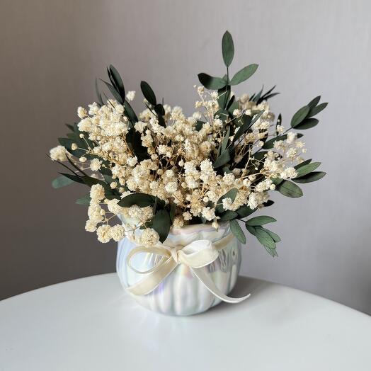 Композиция из стабилизированных: кремовой гипсофилы и эвкалипта