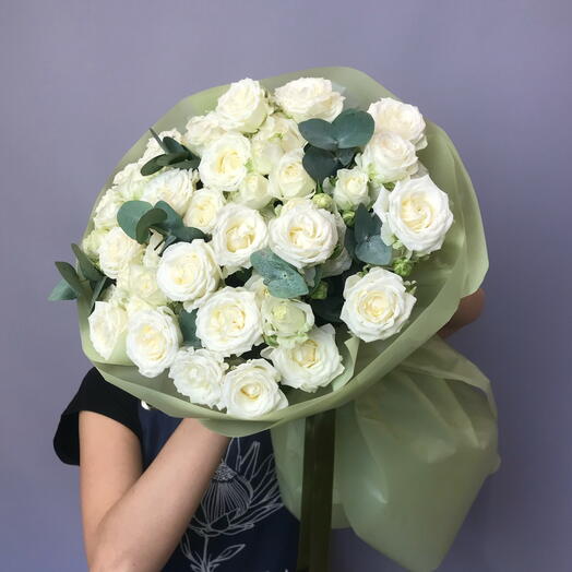Кустовые розы с эвкалиптом 9 шт
