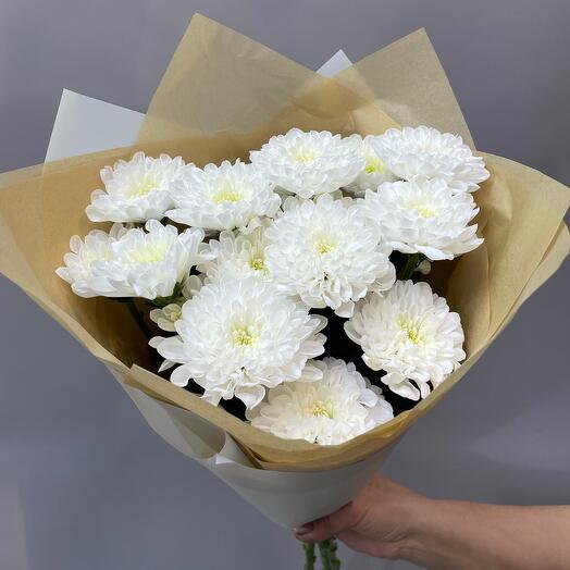 Букет из махровых хризантем