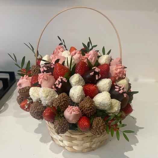 Клубника в шоколаде "Клубничное лукошко"