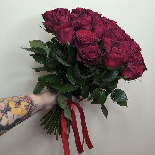 35 красных кенийских роз под ленту🌹