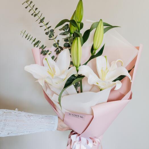 Букет с лилией