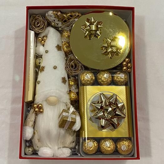 Caja de regalo blanca y dorada