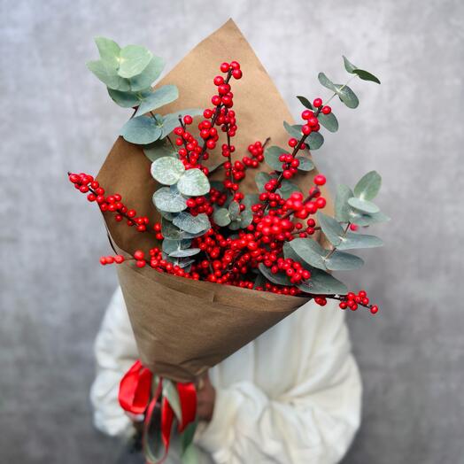 Букет 💐 из илекса ♥️🍓и эвкалипа в крафте на Новый год 🎄