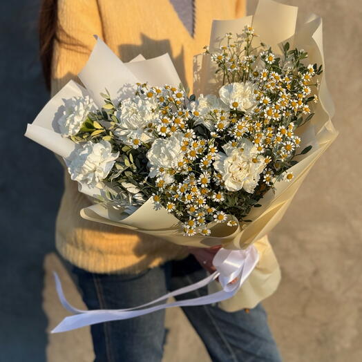 Букет из диантусов и танацетума