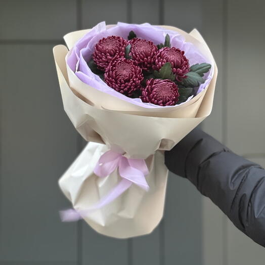Букет Кураж из 5 хризантем сорта бигуди