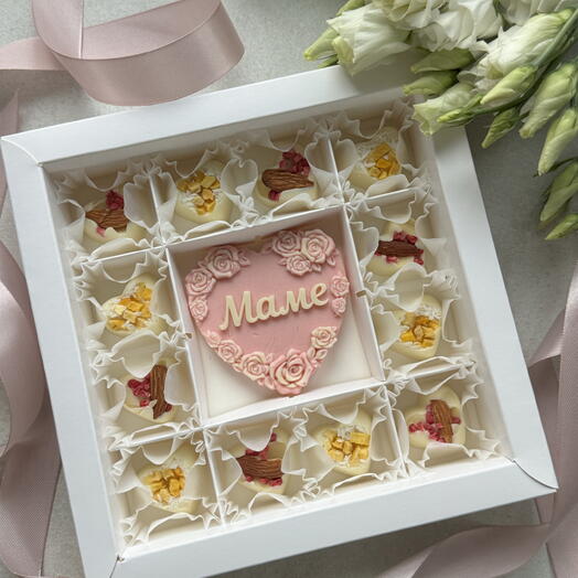 Набор шоколадных конфет 12+1 для мамы к Дню Матери