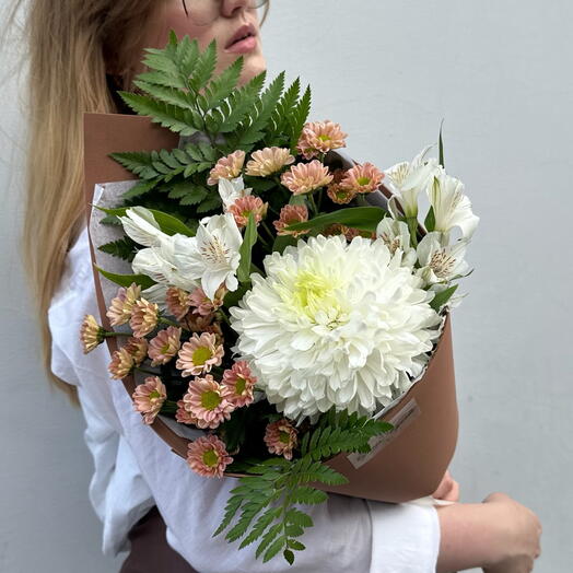 Bouquet "Creamy raf" (chrysanthemum Antonov, santini, alstroemeria and fern)