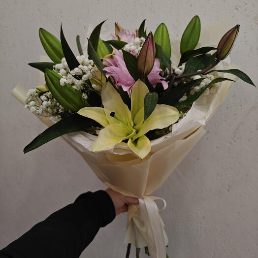Букет из махровой Лилии любимой маме