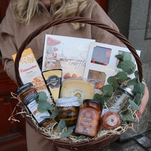 Набор с закусками и сладким