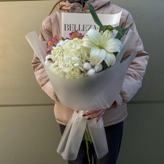 Букет с гортензией, белой лилией и хлопком + сладкий подарок 🎁