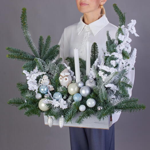 Новогодняя композиция из датской ели в серебряном ящике