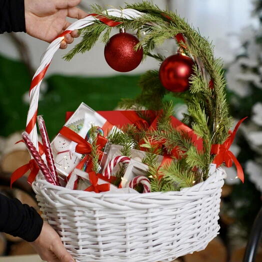 Новогодняя корзина L размера